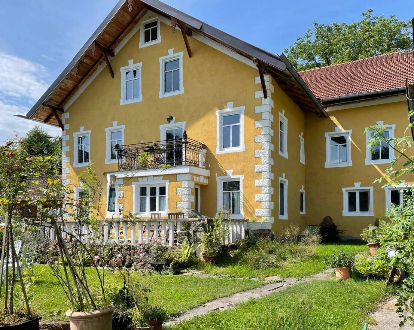 GESCHICHTSTRÄCHTIGES BAUERNHAUS IN RAISTING, NAHE AMMERSEE