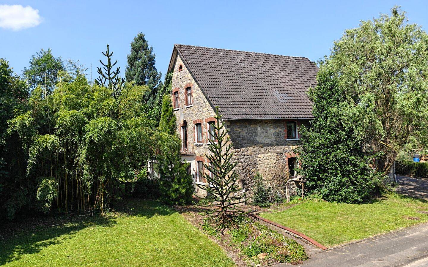 Ideal für Handwerker! Ein- bis Zweifamilienhaus mit Potenzial in Kalletal-Langenholzhausen, 32689 Kalletal