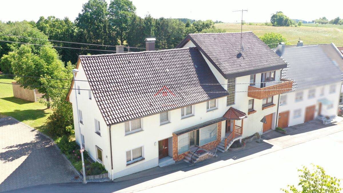 Zwei Doppelhaushälften mit ehemaliger Bäckerei – Wohnen, Arbeiten und Entwicklungspotenzial unter einem Dach, 78579 Neuhausen ob Eck