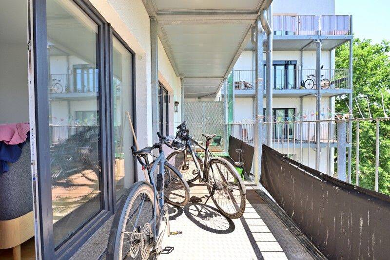 lichtdurchflutete 2 Zimmer Wohnung mit großem Balkon und Aufzug, 90478 Nürnberg (Dutzendteich Gleißhammer Glockenhof Sankt Peter Zerzabelshof)