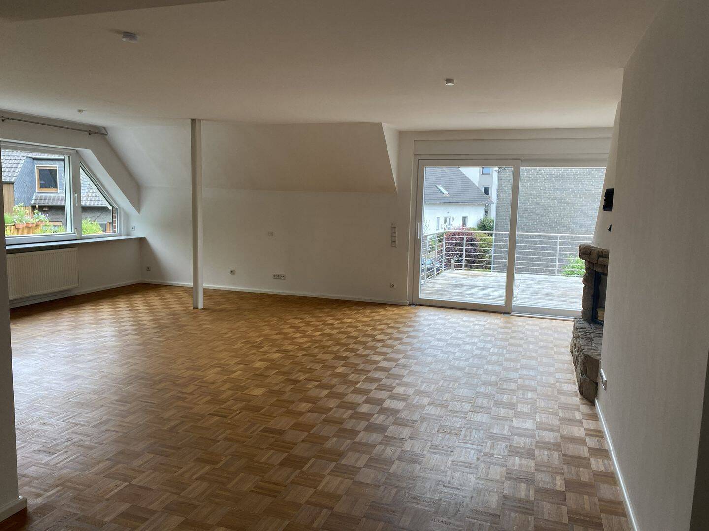 Sehr helle und geräumige Wohnung mit großem Balkon, 46119 Oberhausen