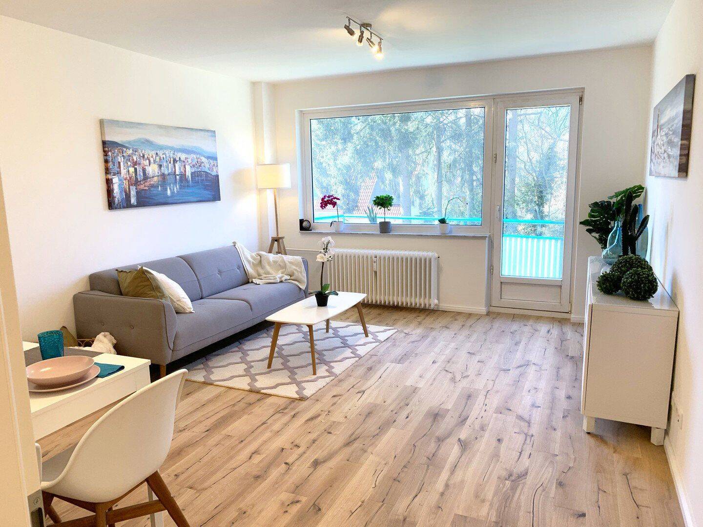 Wohnen auf Zeit: Kernsanierte 2,5-Zimmer-Wohnung mit Südwest-Balkon in Rahlstedt, 22147 Hamburg (Wandsbek Rahlstedt)