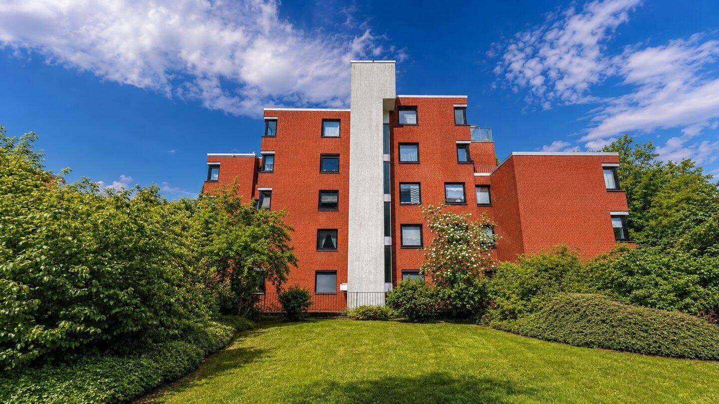 Clever geschnittene 2 Zimmer Wohnung mit Balkon und Tiefgaragenstellplatz in der Bremer-Vahr, 28329 Bremen (Gartenstadt Vahr Neue Vahr Nord Neue Vahr Südwest Radio Bremen Sebaldsbrück)