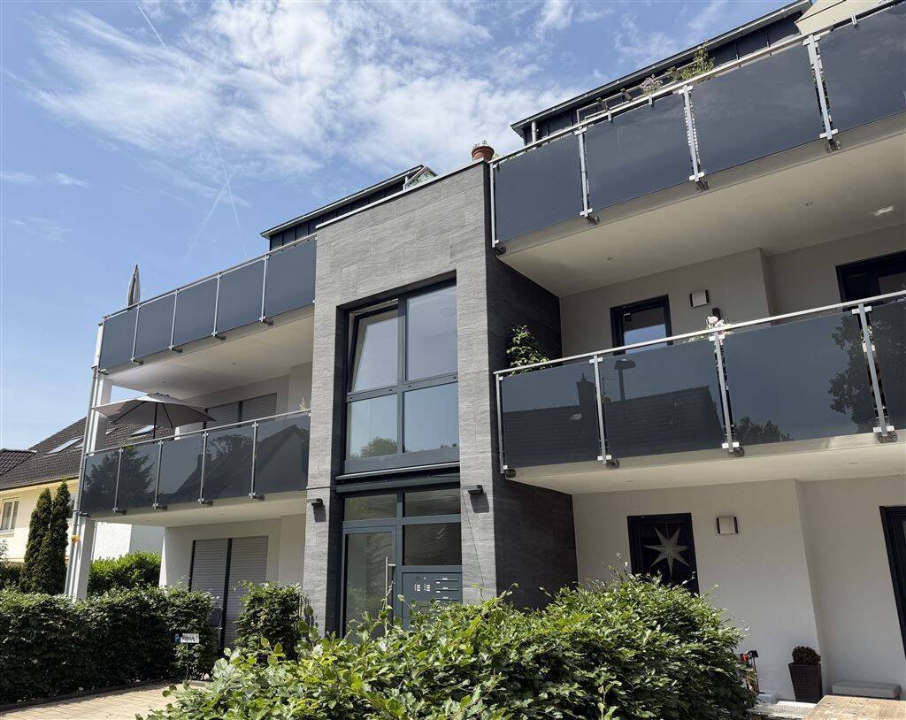 Moderne 2-Zimmer-Dachgeschosswohnung mit Balkon und Stellplätzen in Odenthal Voiswinkel, 51519 Odenthal