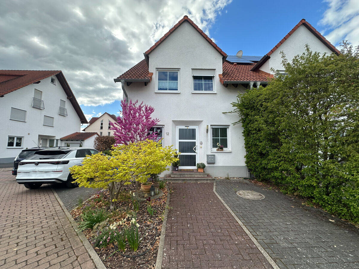 Familienfreundliche Doppelhaushälfte in ruhiger Feldrandlage mit Garten, Terrasse & viel Platz, 64807 Dieburg