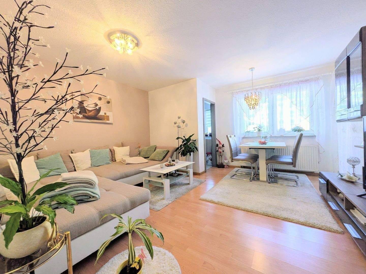 Gemütliche 2-Zimmer-Wohnung mit Balkon, 90763 Fürth (Südstadt Weikershof)