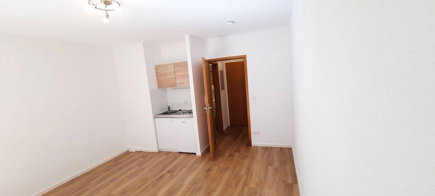 Helles Campus-Apartment in Uni-Nähe mit TG-Stellplatz und Terrasse – Provisionsfrei, 97074 Würzburg (Frauenland Sanderau)