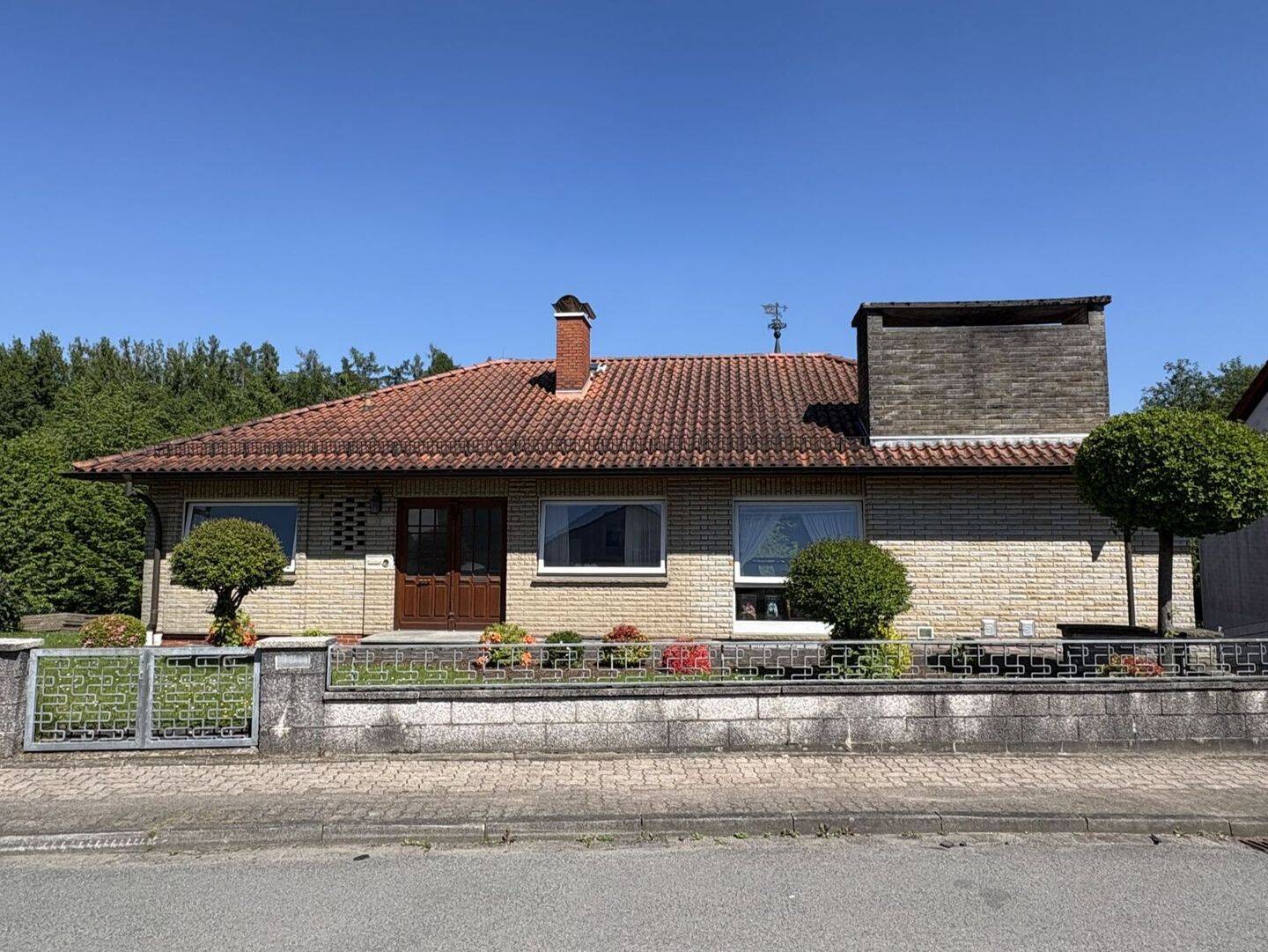 Bungalow in ruhiger Ortsrandlage- mehr als Sie erwarten!, 32825 Blomberg