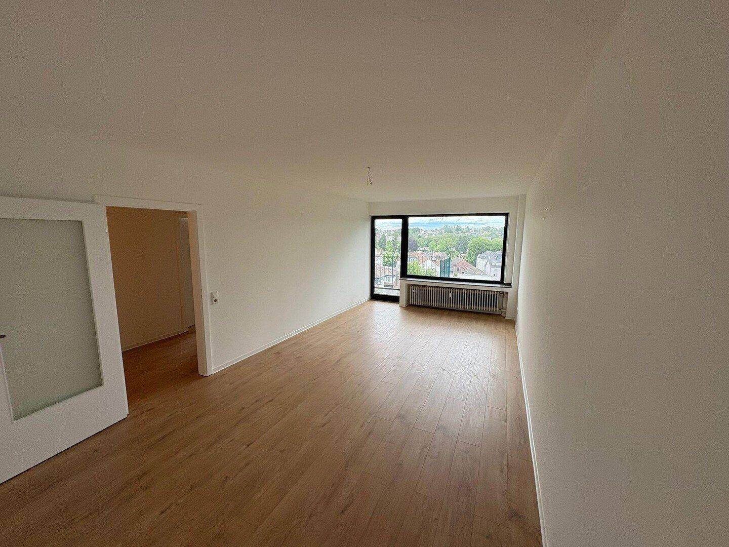 Hochwertig renovierte 2-Zimmer-Wohnung mit Balkon und Garage in Solingen, 42651 Solingen (Gräfrath Solingen-Mitte)