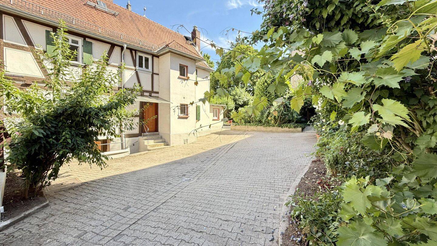 Traumhaftes Fachwerkhaus mit großem Grundstück und Terrasse, 60389 Frankfurt am Main (Bergen-Enkheim Bornheim Nordend-Ost Nordend-West Seckbach)