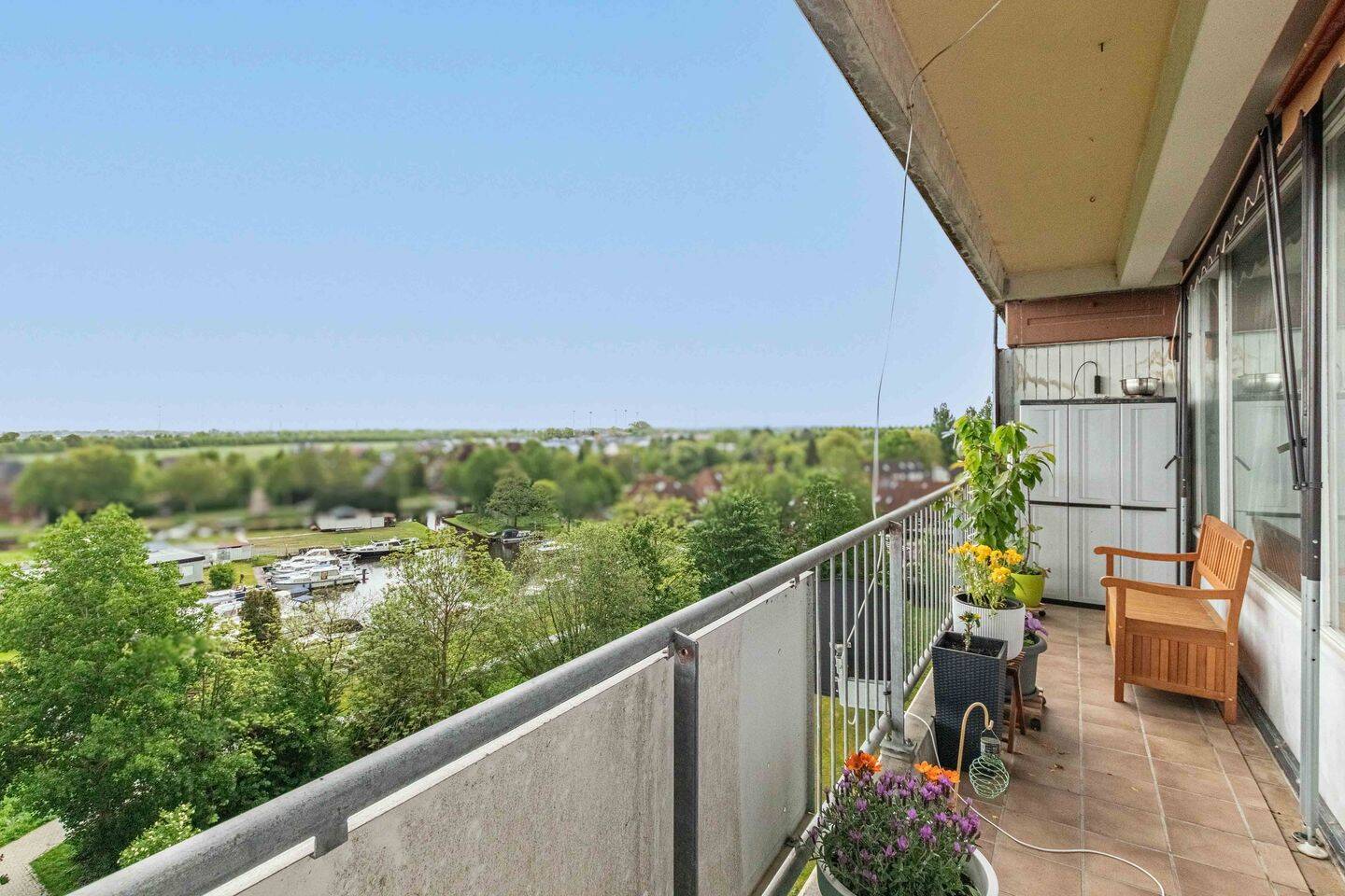 Helle Eigentumswohnung mit Balkon, modernem Bad und Fahrstuhl, 26721 Emden (Barenburg Conrebbersweg Früchteburg Harsweg Stadtzentrum)