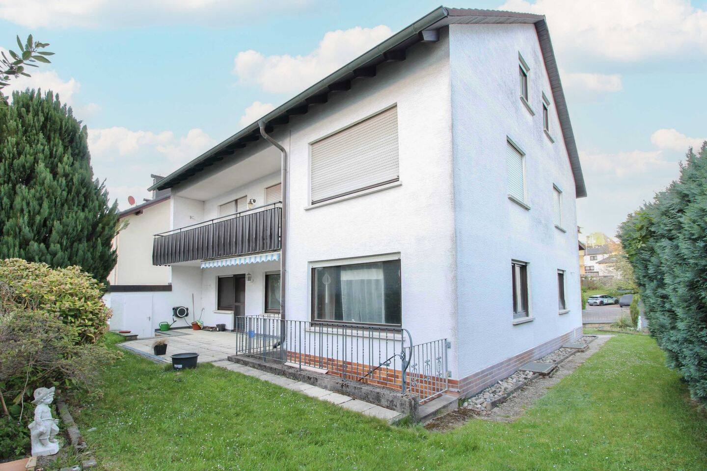 Charmantes Mehrfamilienhaus mit vielseitigen Nutzungsmöglichkeiten in ruhiger, zentraler Lage, 63808 Haibach