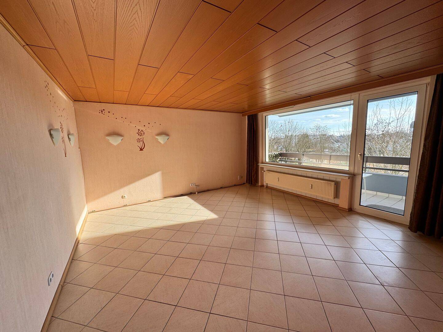 Großzügige 3-ZKB-Wohnung mit 2 Balkonen und eingerichteter Küche – Am Weiher, 65239 Hochheim am Main