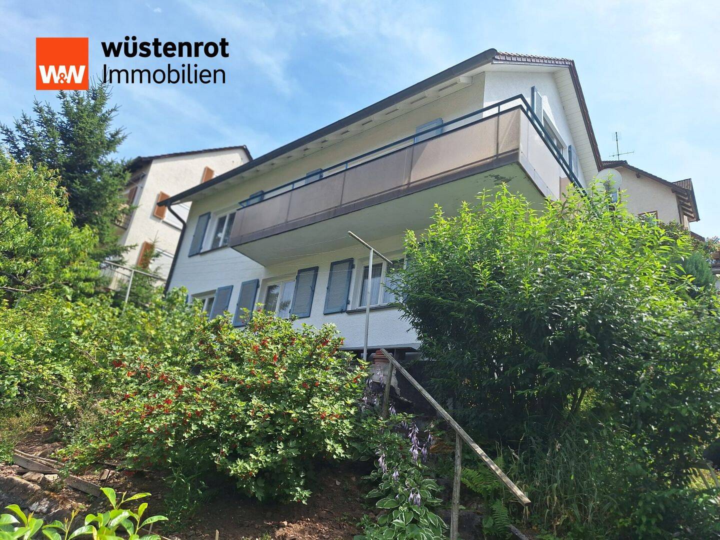 Aussicht genießen, Potenzial nutzen – Zweifamilienhaus mit kernsaniertem EG in Schramberg., 78713 Schramberg