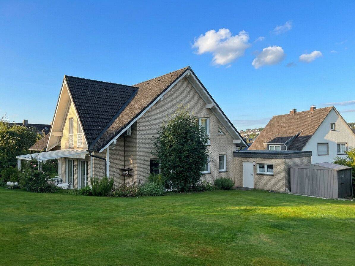 Hier wohnen Sie gut und schön! Einfamilienhaus mit großem Garten in ruhiger Lage von Warstein!, 59581 Warstein