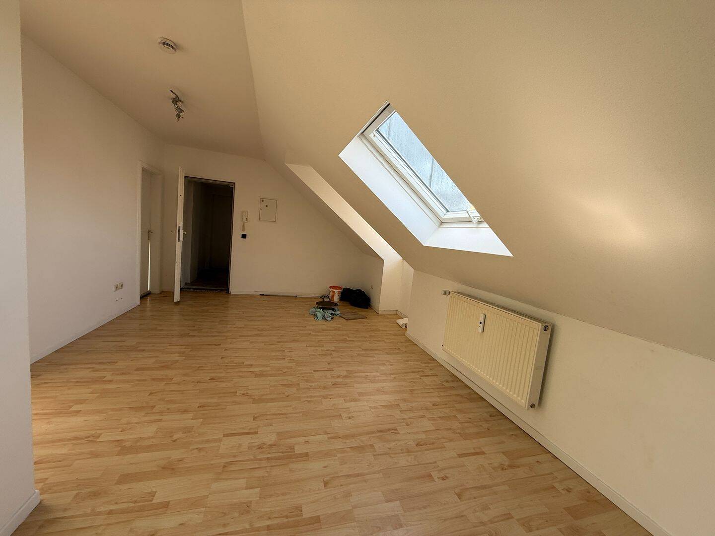 Helle 2-Zimmer-Dachgeschoss-Wohnung in Augsburg, 86156 Augsburg (Bärenkeller Kriegshaber Oberhausen Pfersee)