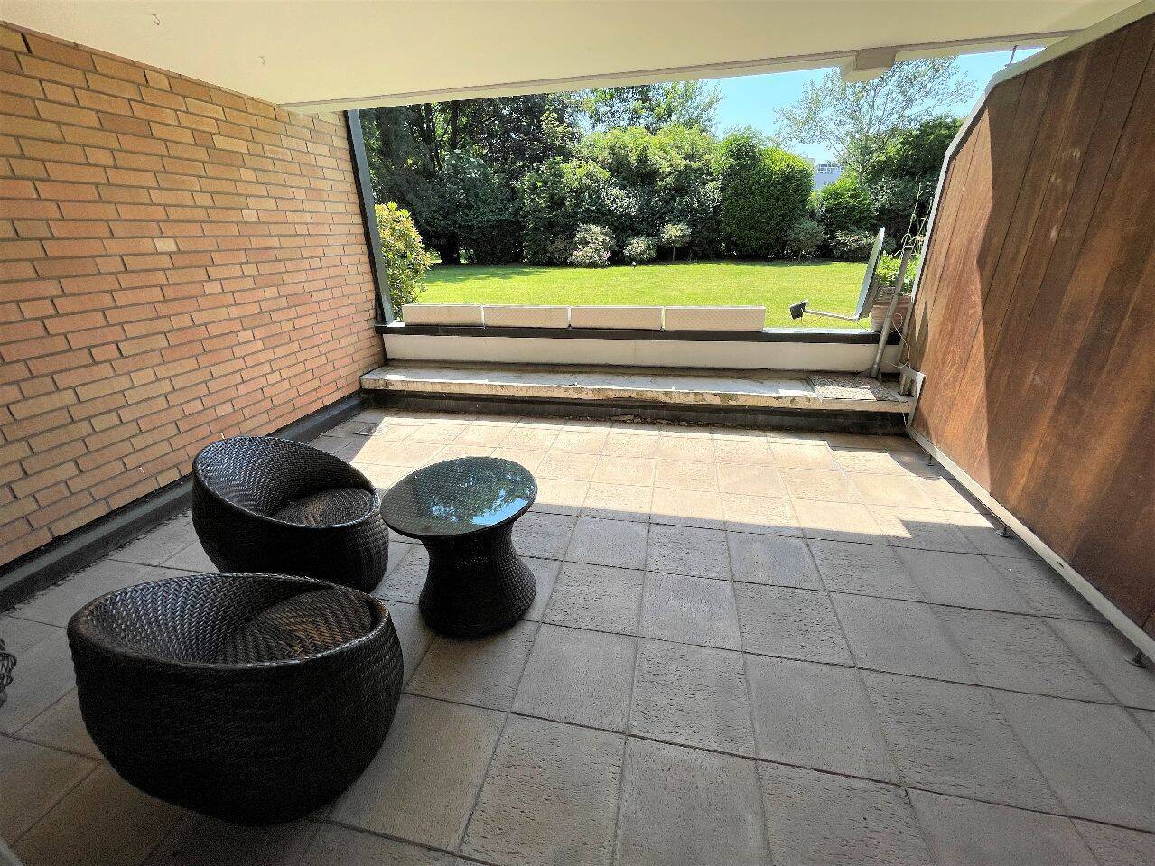 Düsseldorf-Niederkassel: Großzügiges möbliertes Apartment mit Terrasse!, 40547 Düsseldorf (Lörick Niederkassel Oberkassel)