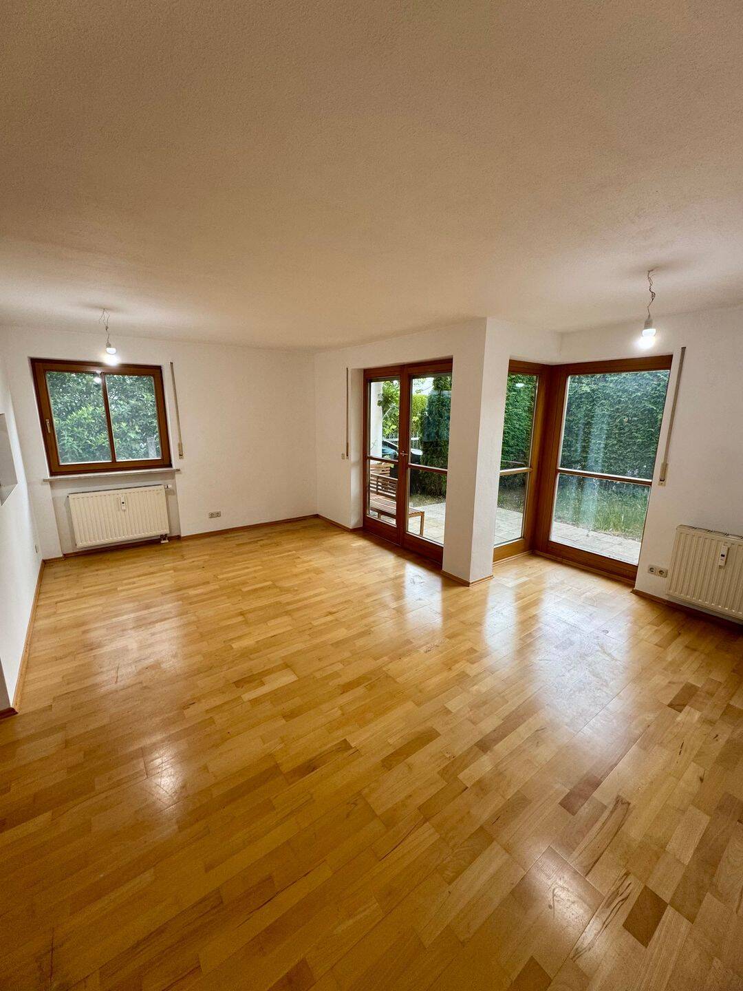 einzigartige 3-Zimmer-Maisonettewohnung mit privatem Garten, Terrasse und Einzelgarage mit eigener Zufahrt, 81477 München (Thalk. Obersendl.-Forsten-Fürstenr.-Solln)