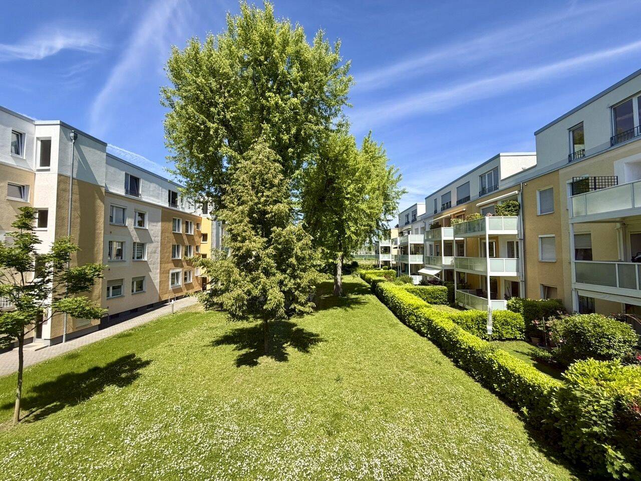 METZ IMMOBILIEN – Junges Wohnen mit Aussicht!, 60488 Frankfurt am Main (Hausen Praunheim Rödelheim)