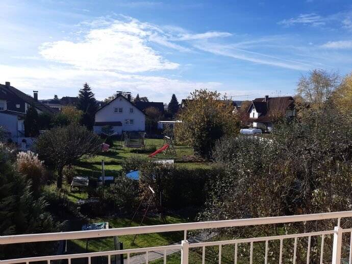 Sonnige 3-Zimmer-Wohnung mit Tageslichtbad und Balkon, Neue Einbauküche, 96114 Hirschaid