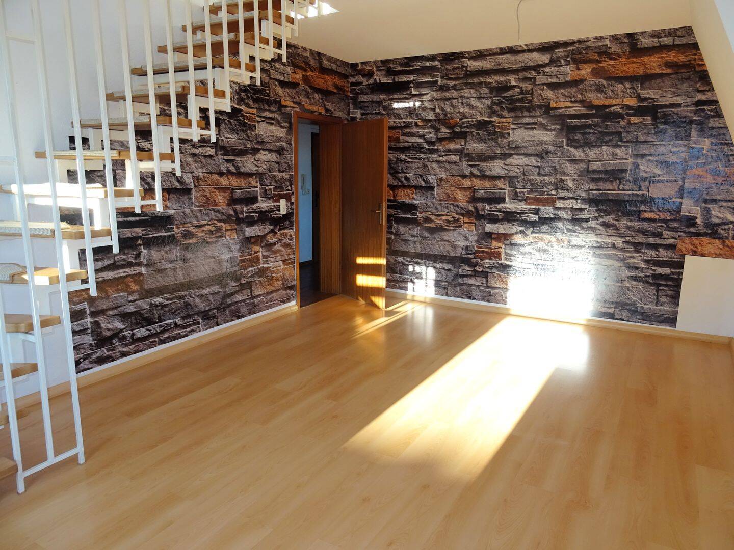 5 Zimmer Wohnung in Werdau zu vermieten !!, 8412 Werdau