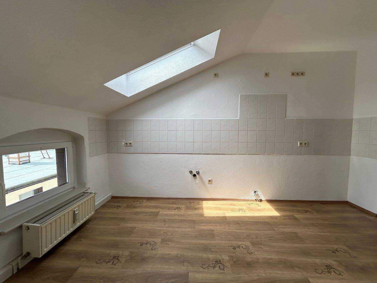 gemütliche 2,5-Raum-Wohnung im DG mit eigenem Gartenanteil, 2763 Zittau