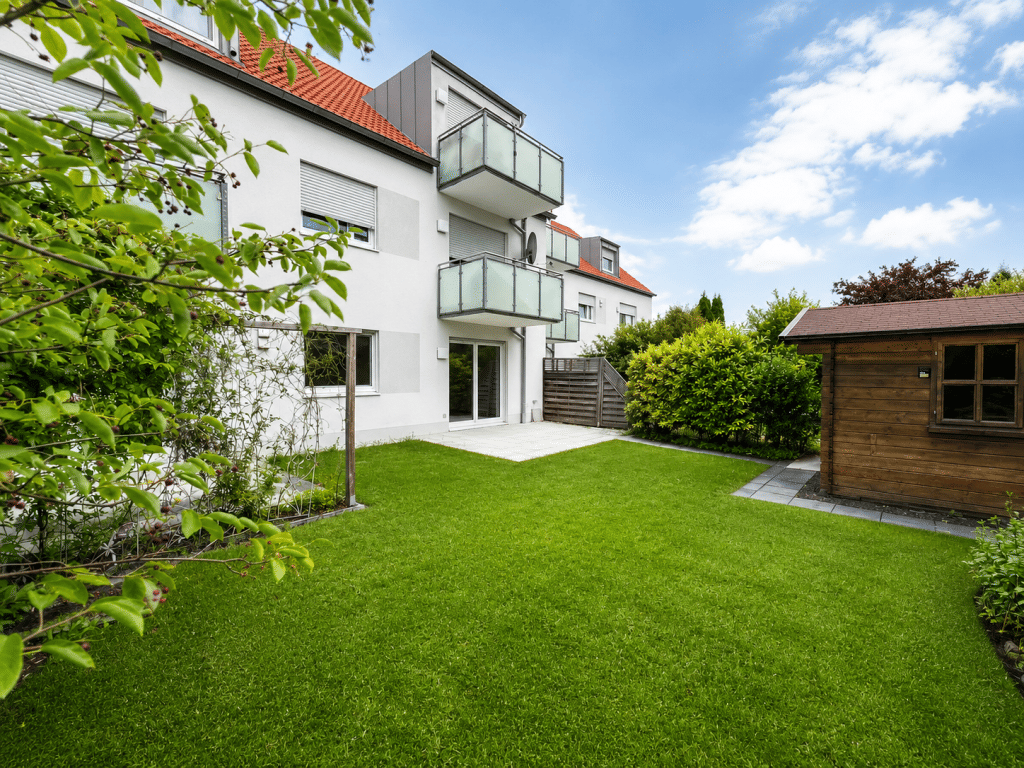 Schicke, moderne 3 Zi.-EG-Wohnung mit Terrasse u. herrl.  Garten, 2 TG + 2 Stpl., Hallbergmoos (S8), 85399 Hallbergmoos