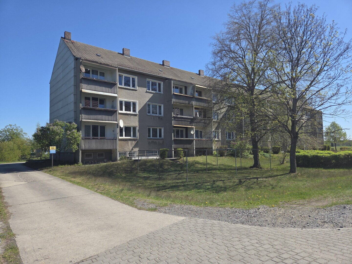 Von Privat: Mehrfamilienhaus mit 24WE in Gemeindekern von 02959 Schleife, 2959 Schleife
