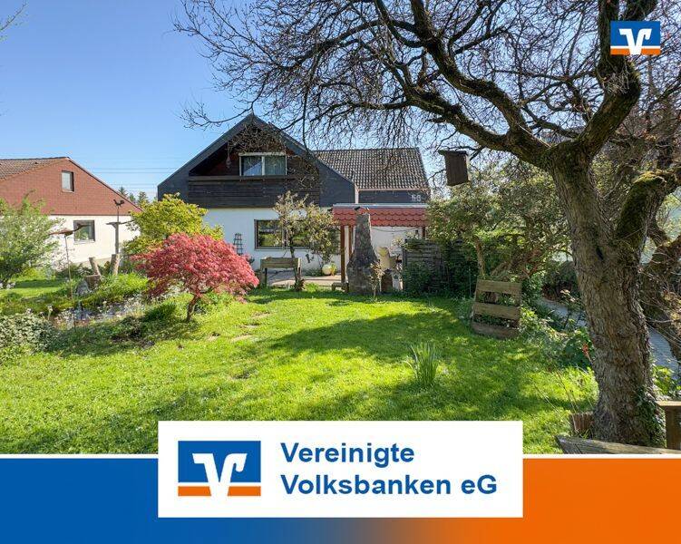 Freistehende Einfamilienhaus mit seperater Gäste Wohnung, großem Garten und Garagen, 72766 Reutlingen