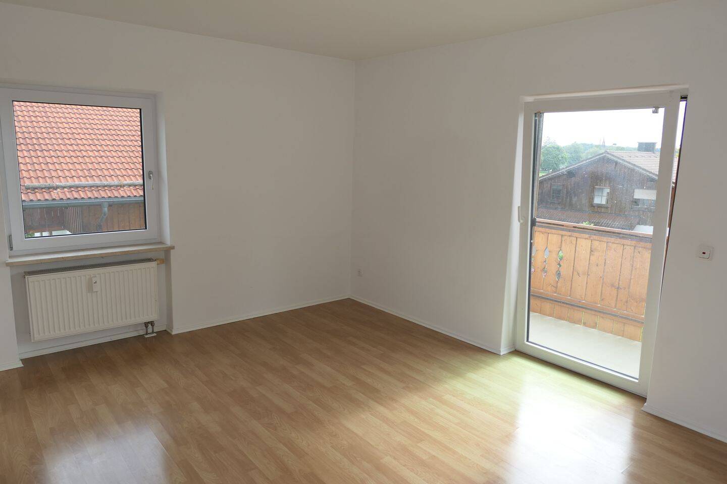 ** Ideal aufgeteilte und sehr schöne 2-Zimmer-Wohnung mit großem Balkon und Bergblick **, 83620 Feldkirchen-Westerham