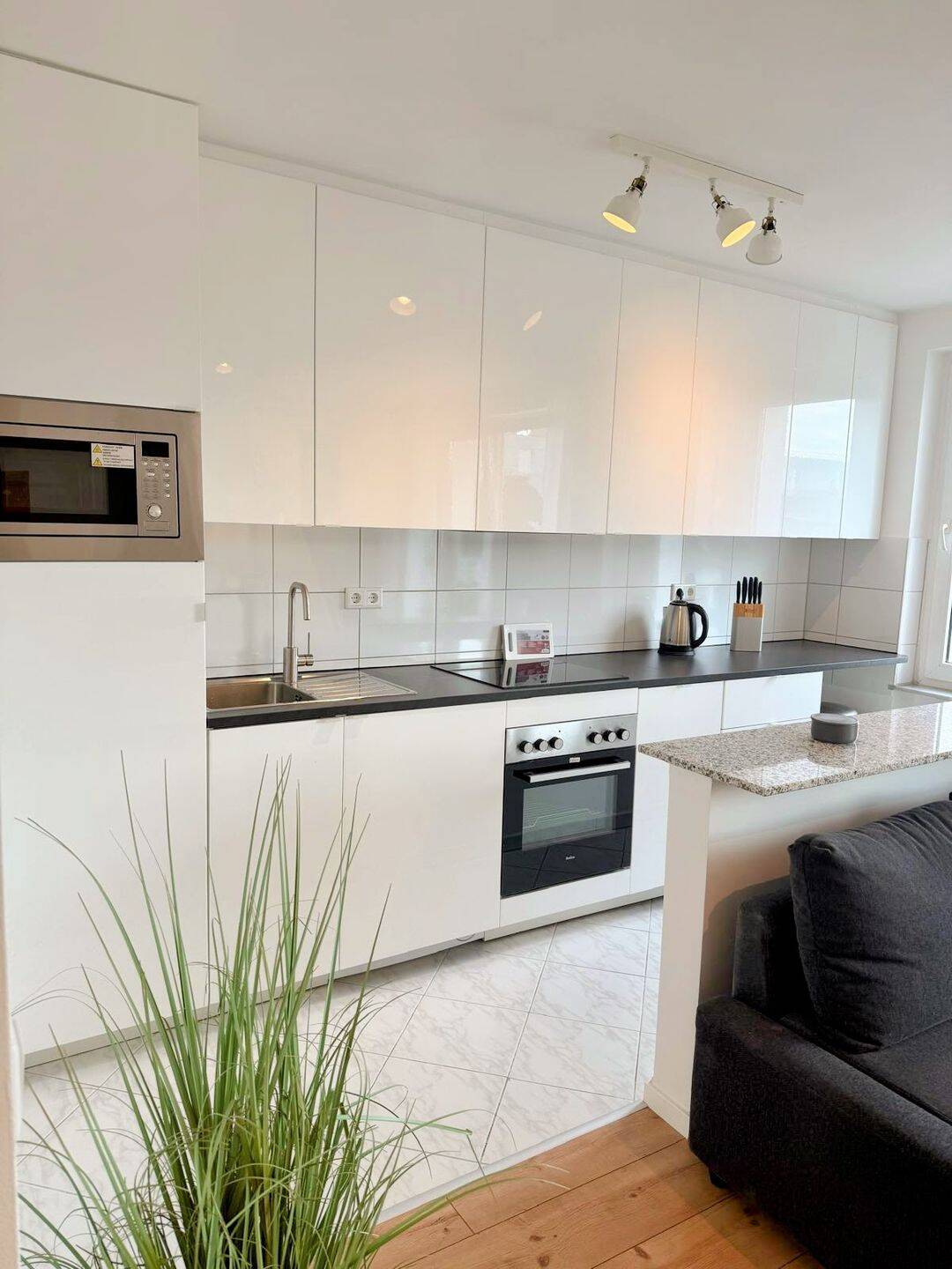 2-Zimmer Wohnung mit Balkon in Parallel-Straße zur Königsallee, 40212 Düsseldorf (Friedrichstadt Stadtmitte)