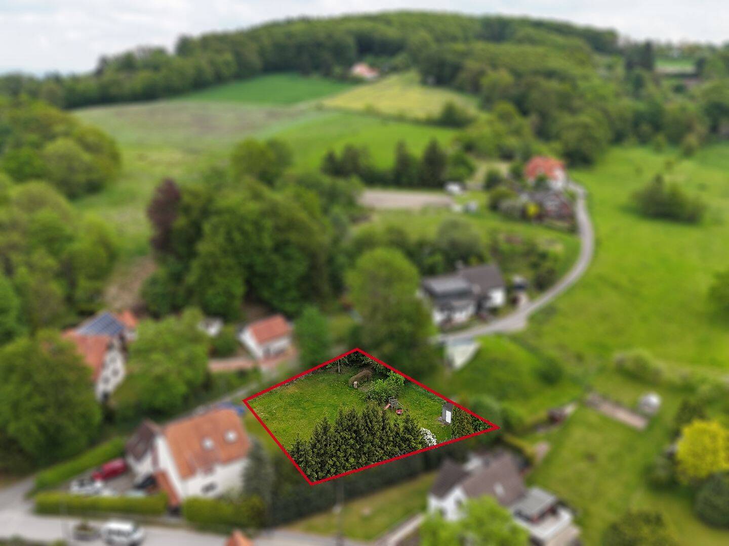 Kein Neubaugebiet, sondern Nachbarschaft: Baugrundstück mit viel Potenzial in Vlotho, 32602 Vlotho
