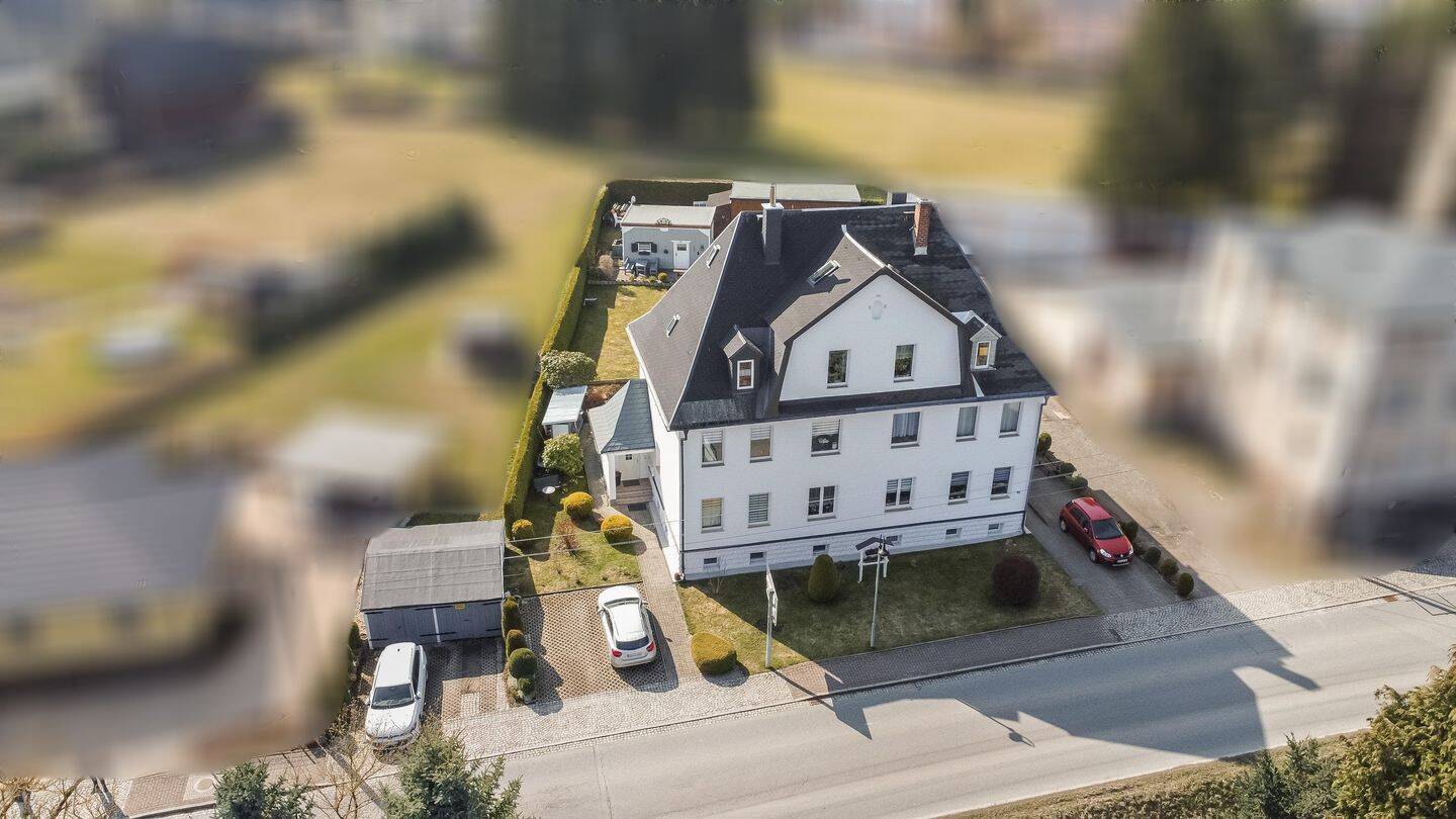 Gepflegtes Mehrfamilienhaus mit Charme, Substanz und Entwicklungspotenzial, 9481 Elterlein