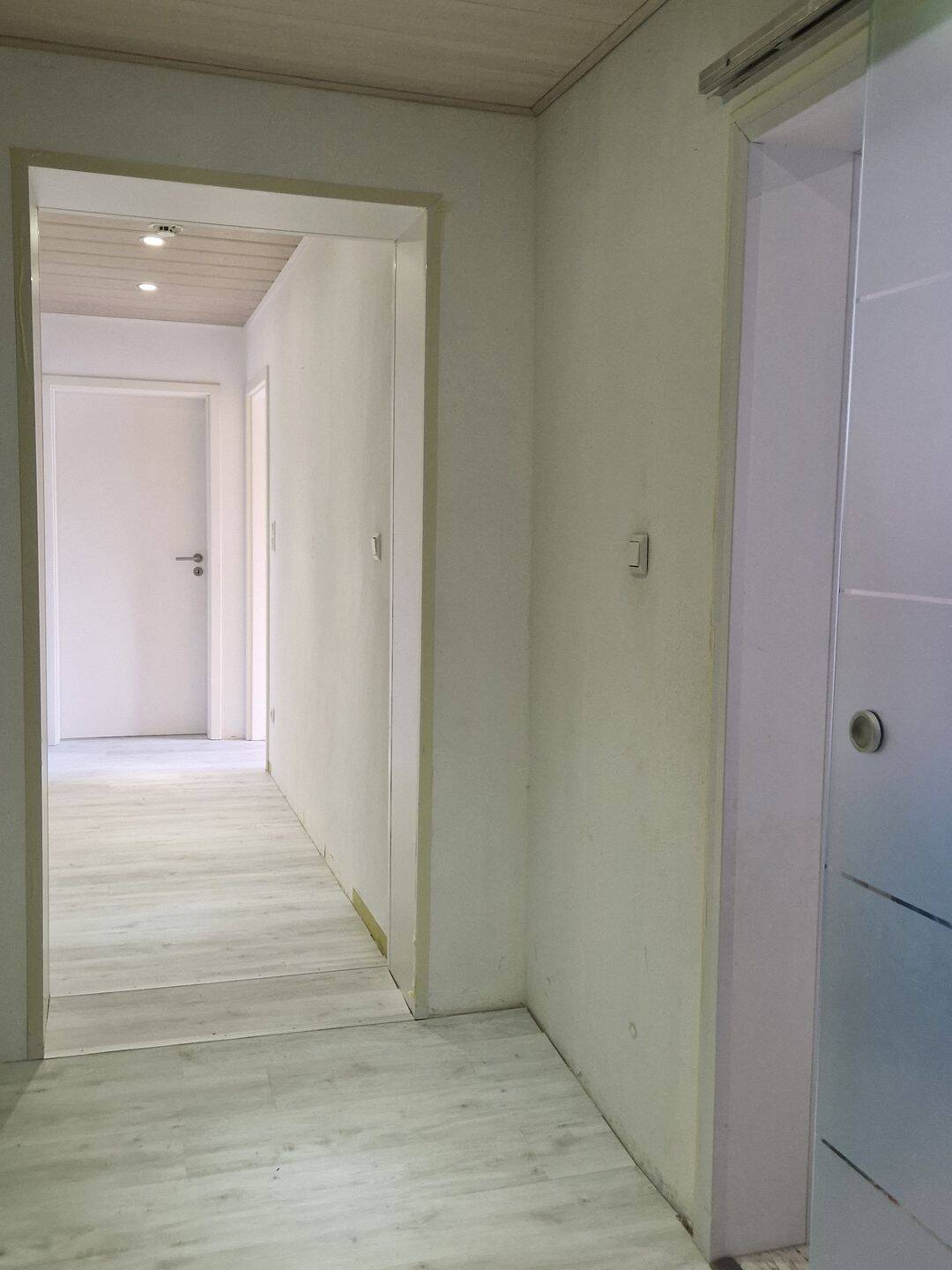Schöne renovierte großzügige 2,5 Zimmer-Wohnung, 26382 Wilhelmshaven (Bant Heppens Innenhafen Innenstadt Siebethsburg)