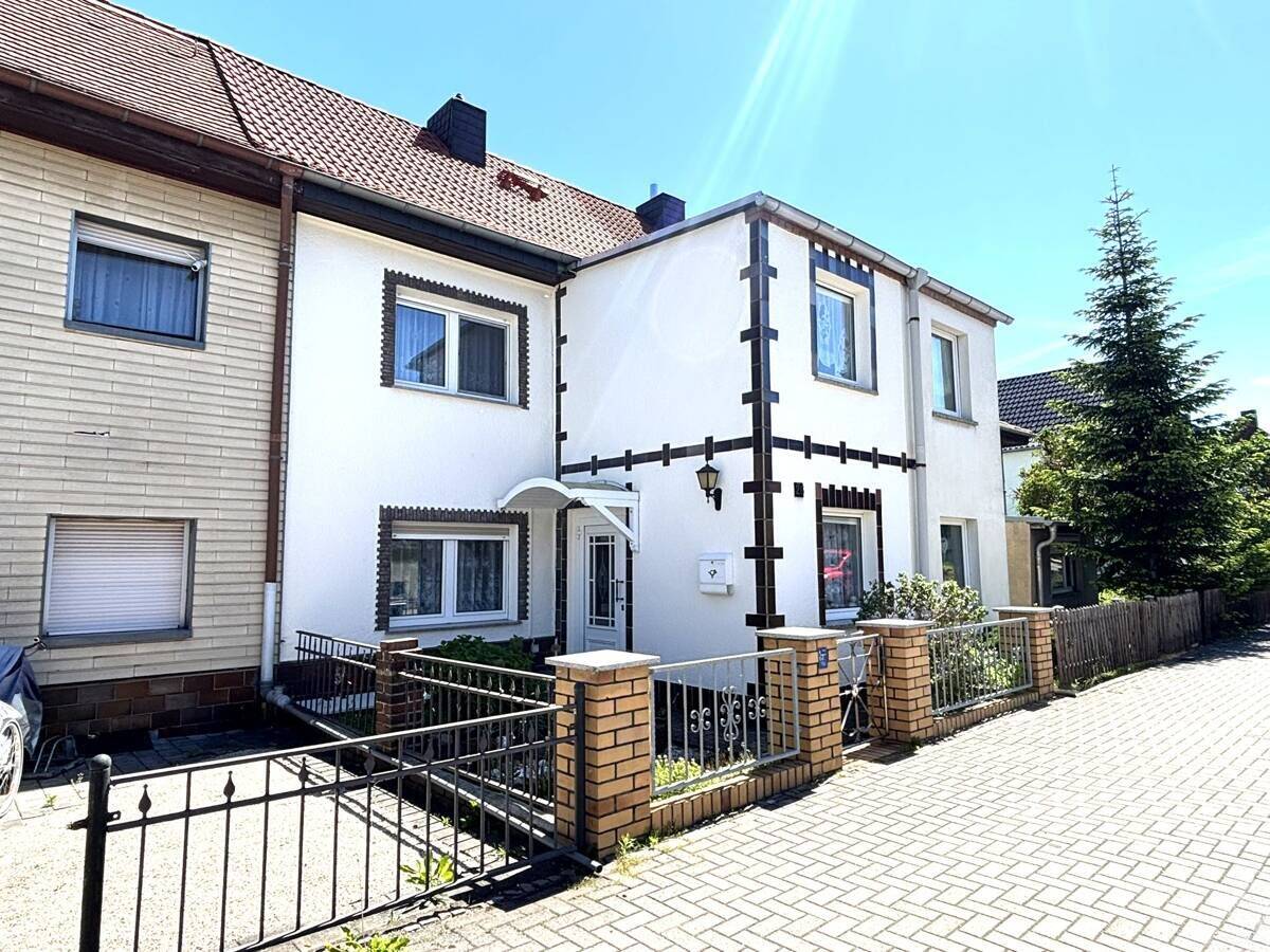 Zentrales Reihenmittelhaus auf ca. 146 m² Wohnfläche mit üppigen Nebegelass im Ortsteil Sandersdorf, 6792 Sandersdorf-Brehna