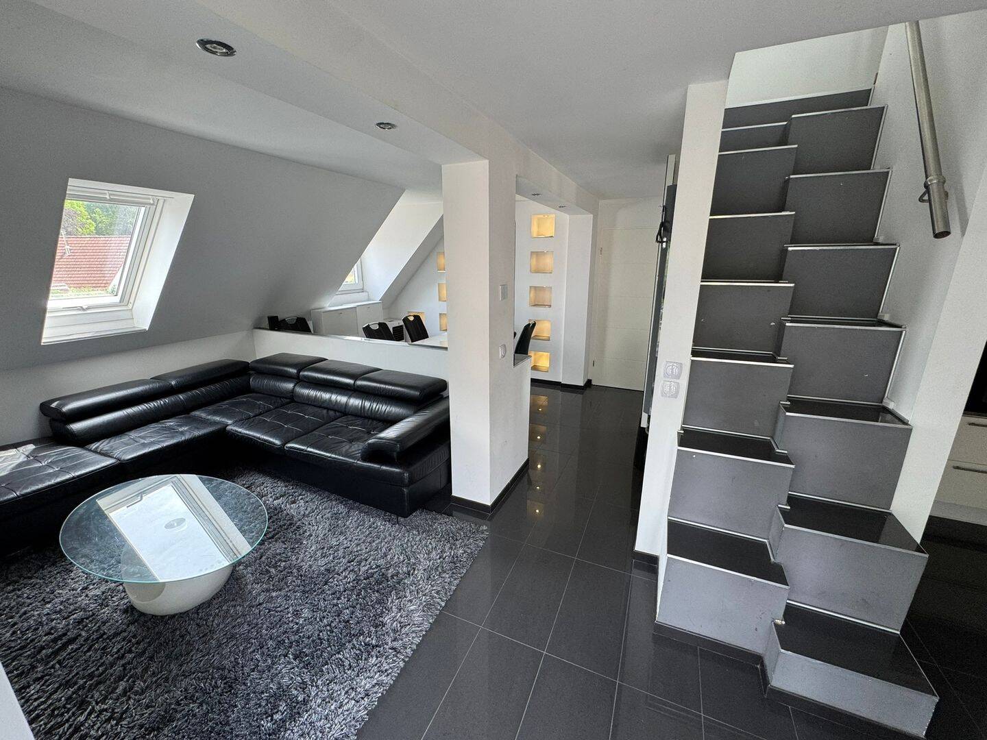 Exklusive Maisonette über zwei Ebenen: voll möbliert, modern ausgestattet und ruhig gelegen, 13467 Berlin (Reinickendorf Hermsdorf)