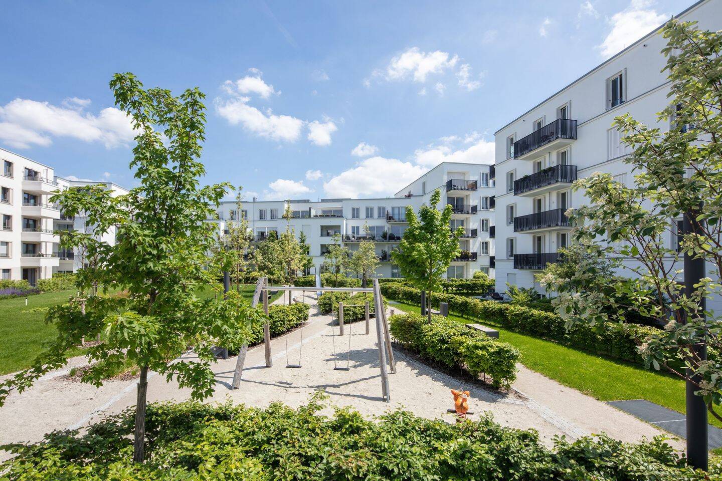 Helle 2-Zi-Whg. mit großer Terrasse und Einbauküche in mediterraner Wohnanlage, 80634 München (Neuhausen-Nymphenburg)