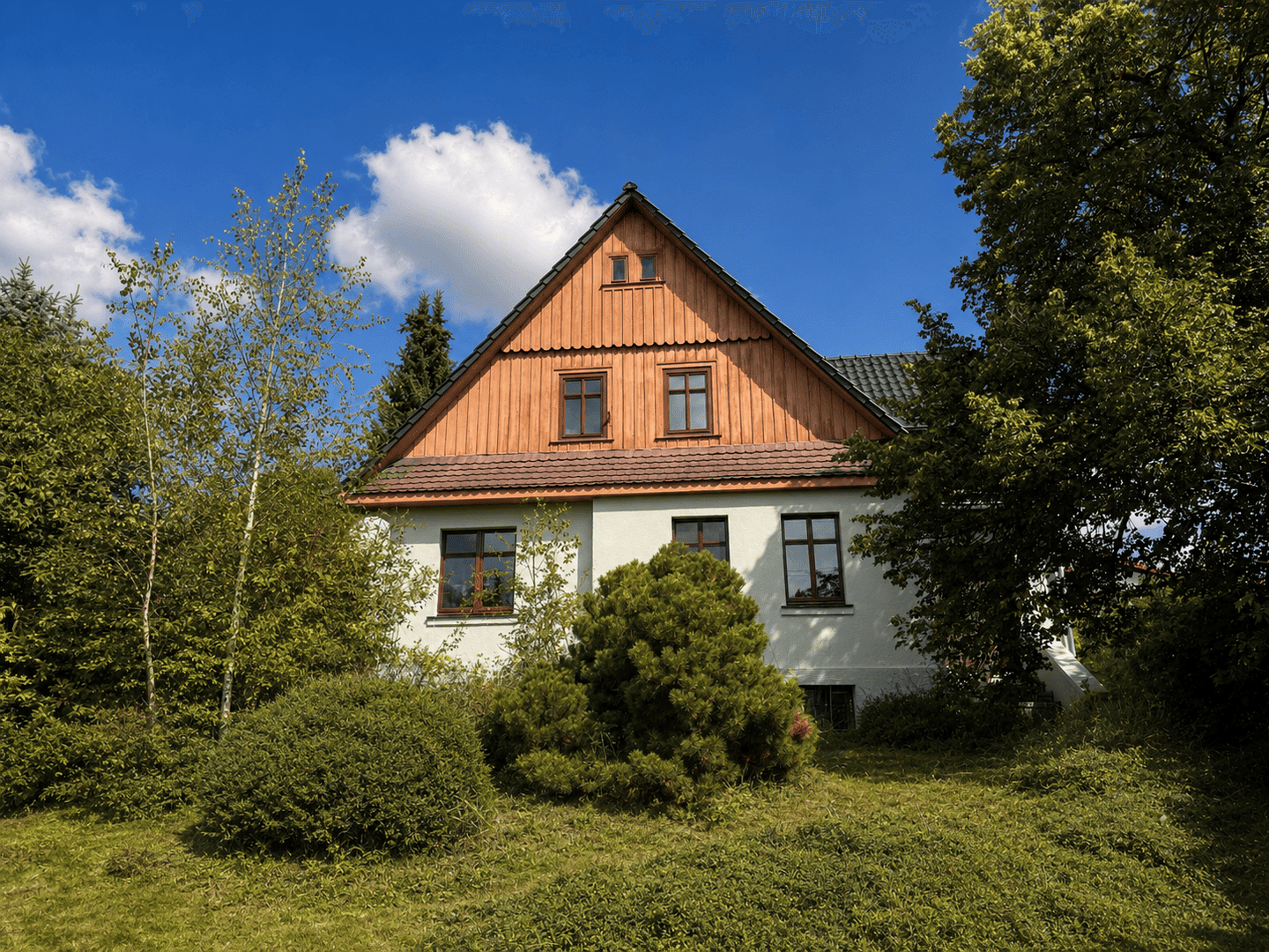 Großzügiges Einfamilienhaus mit weitläufigem Grundstück und zwei Grundstückszugängen, 99192 Nottleben