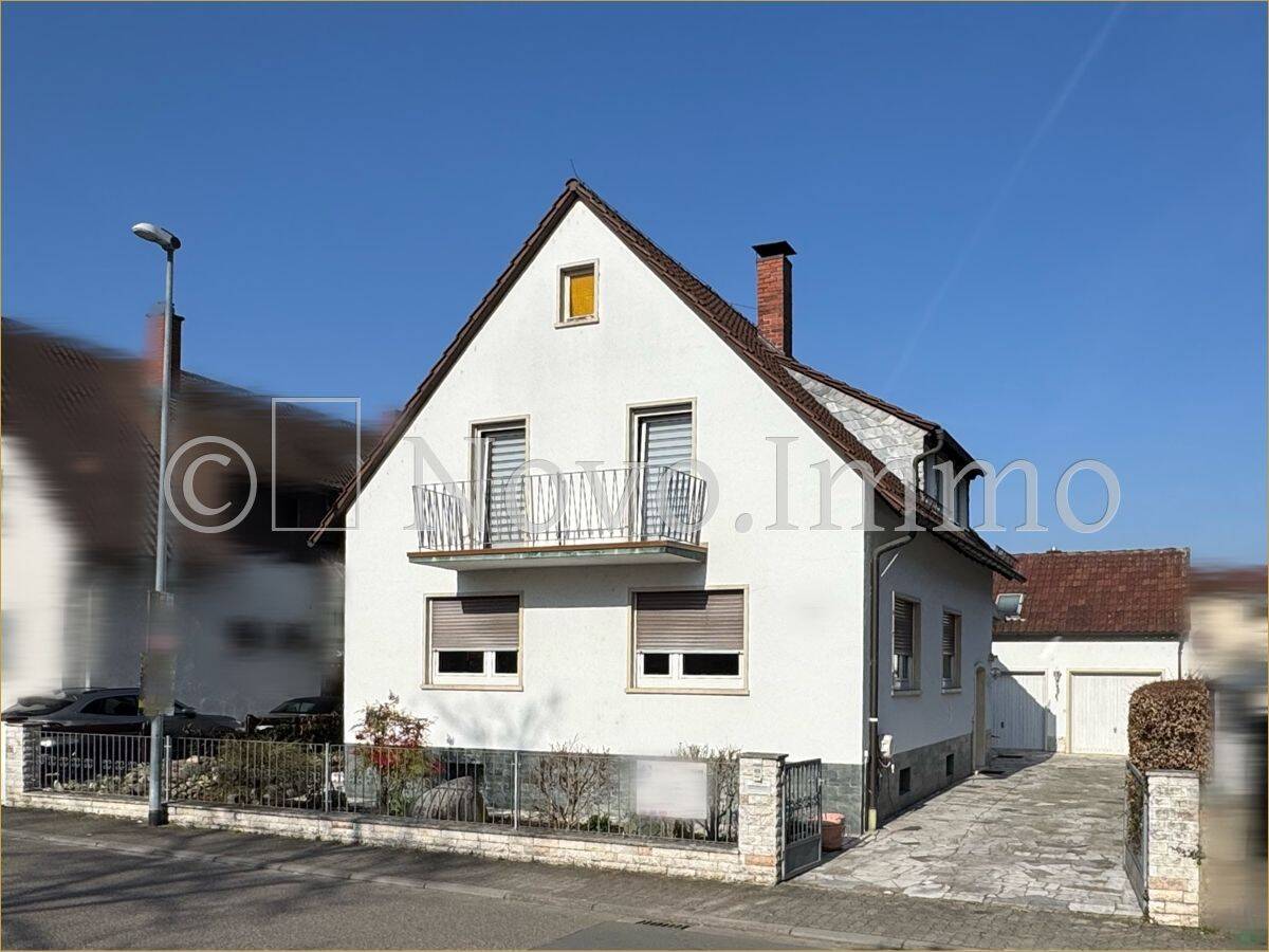 Novo.Immo | Gepflegtes Zweifamilienhaus in Schifferstadt mit Garten und Pool, 67105 Schifferstadt