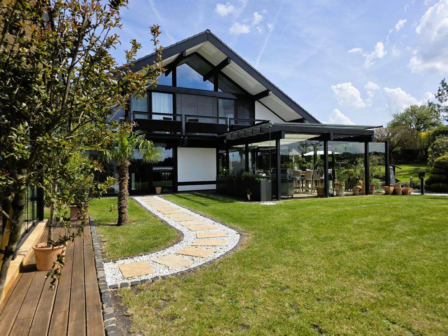 Architektur & Lebensqualität perfekt vereint – exklusives Anwesen in Newel, 54309 Newel