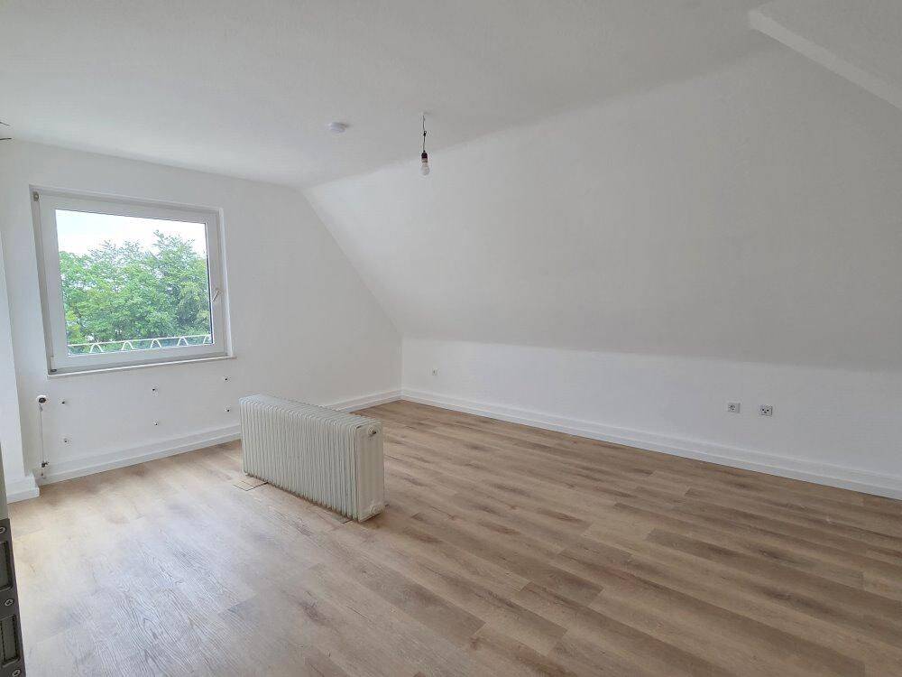 *** Erstbezug nach Modernisierung ! *** Helle 3-Zi-Dachgeschoss-Wohnung, 58511 Lüdenscheid