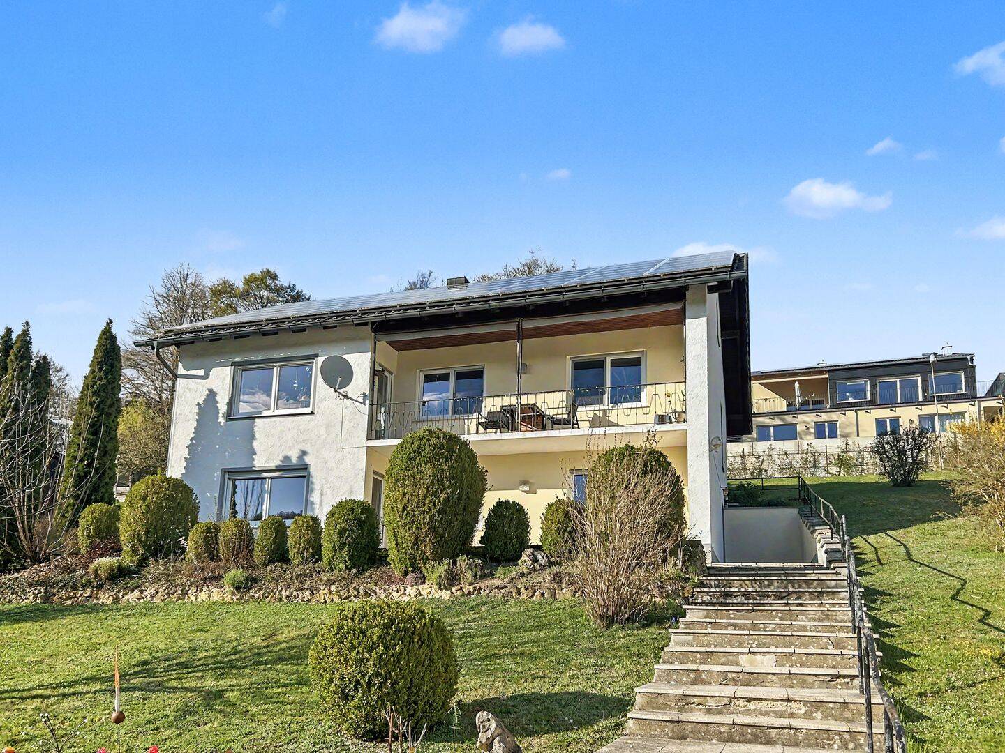 Gepflegtes Haus in Schamhaupten mit Panoramablick, zwei Wohnebenen und PV-Anlage, 93336 Altmannstein