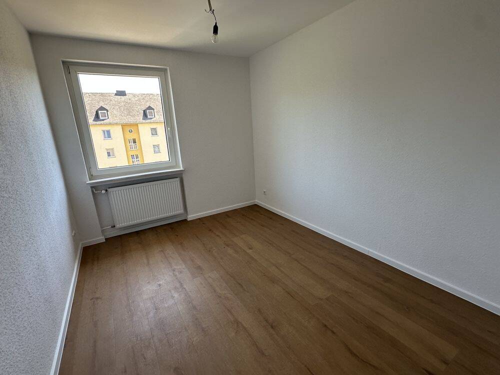 Großzügige 4 Zimmer-Wohnung im 3. OG, komplett saniert und Erstbezug, in Fritzlar; Flugplatzsiedlung, 34560 Fritzlar