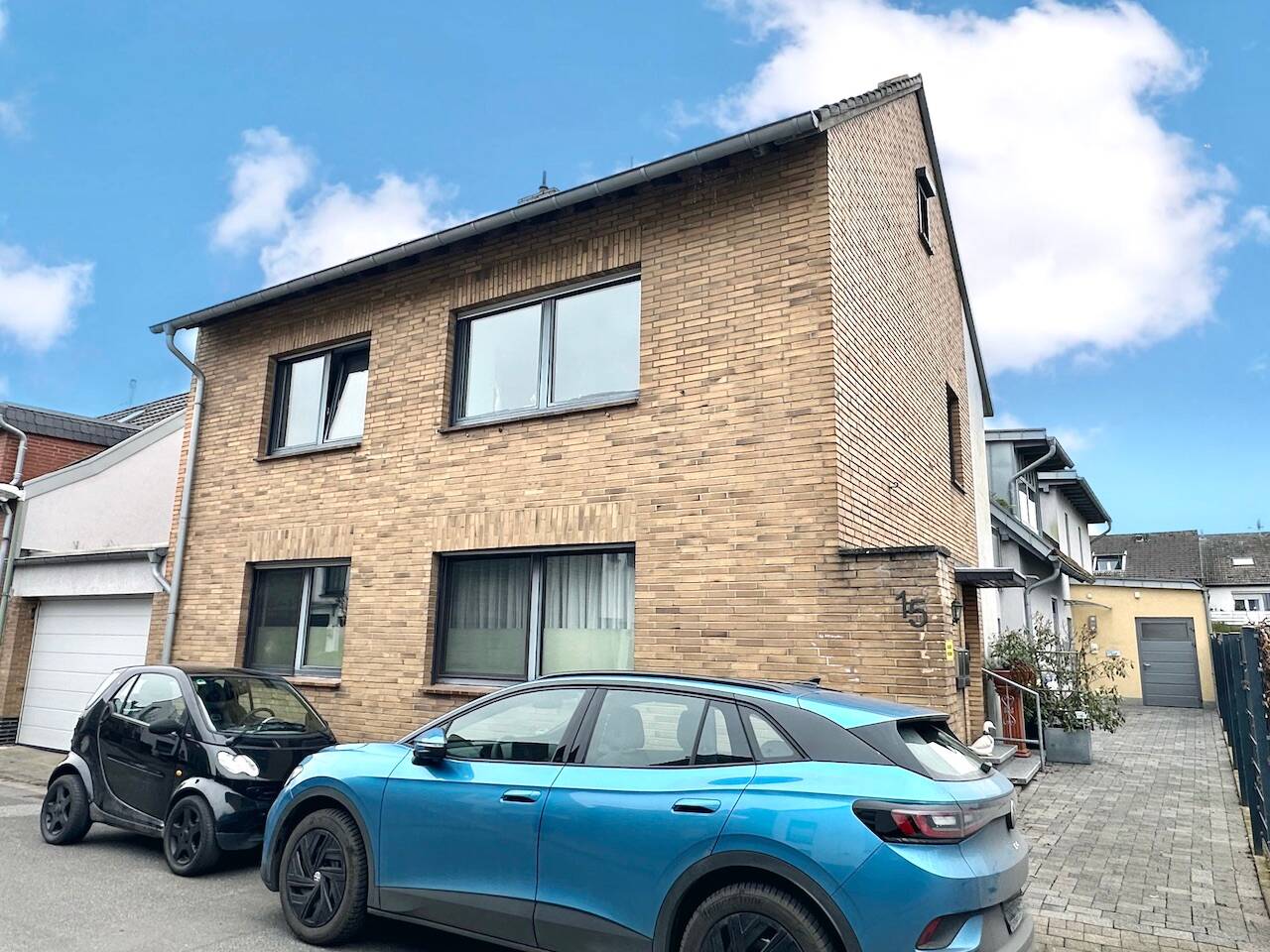 Gepflegtes Zweifamilienhaus in gefragter Wohnlage, 41470 Neuss
