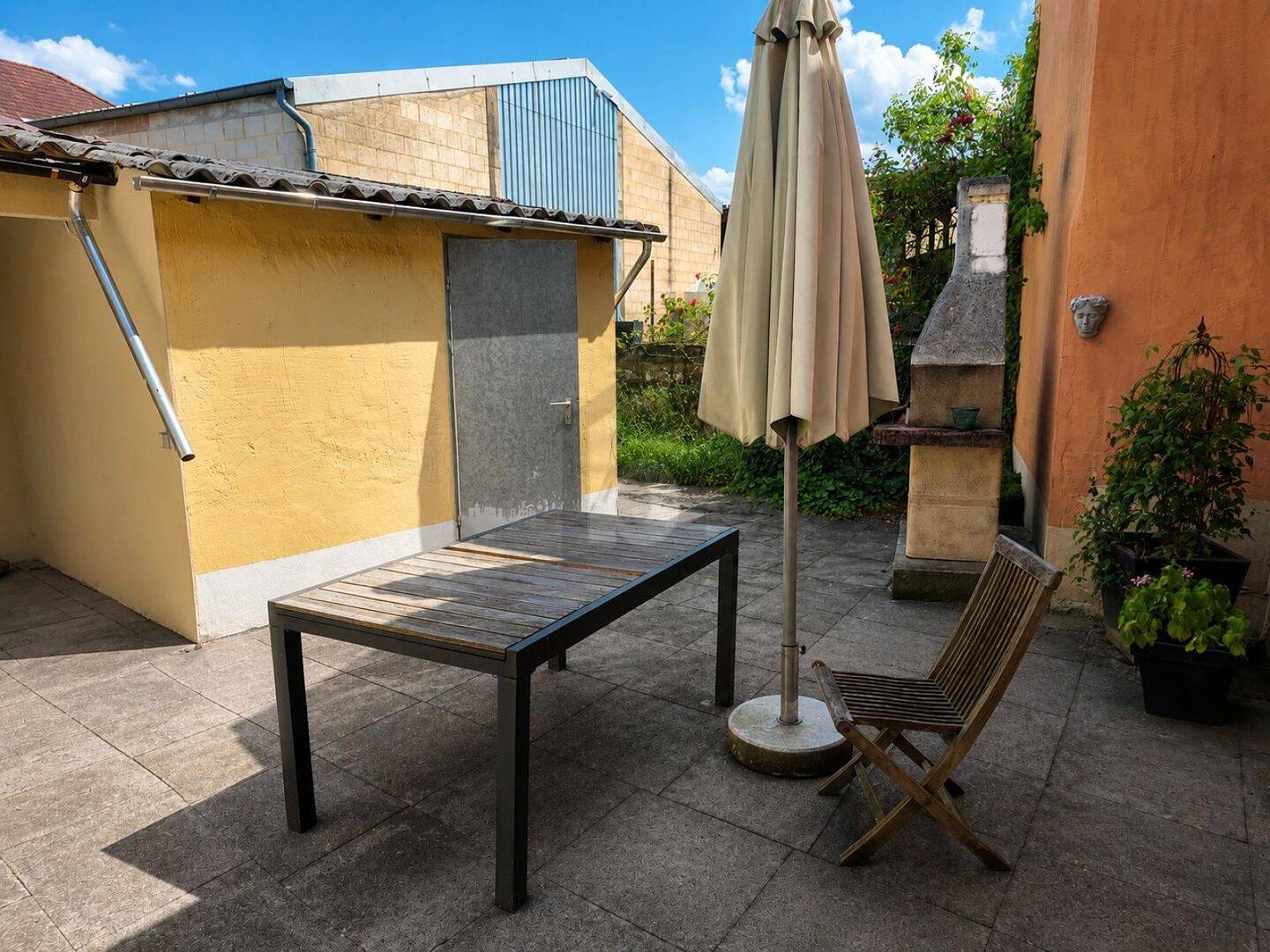 BEZUGSFREI MIT PATIO & NEUER EINBAUKÜCHE, 66663 Merzig