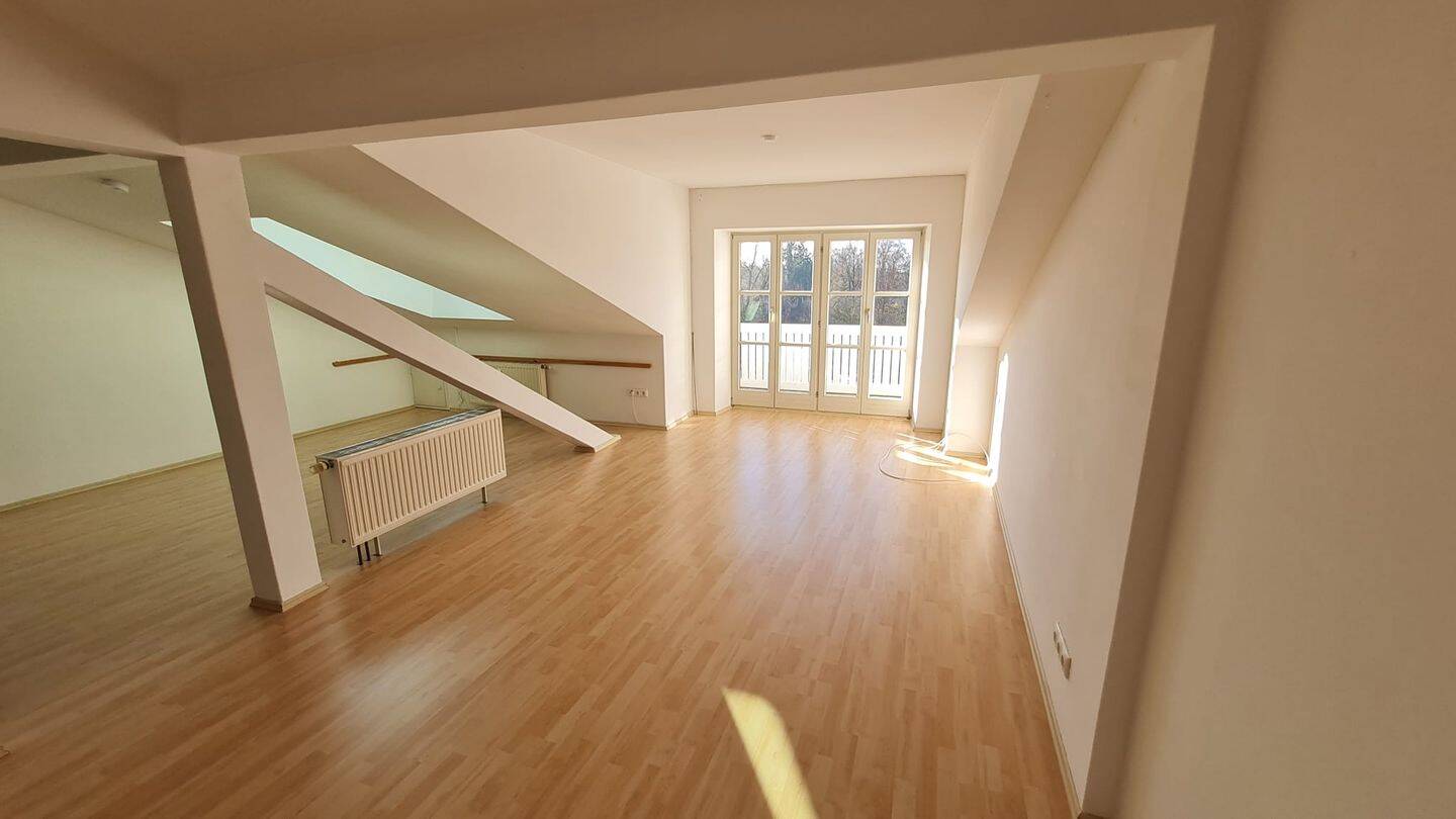 Helle 2-Zimmer Dachgeschoss Wohnung am Stadtplatz in Eggenfelden, 84307 Eggenfelden