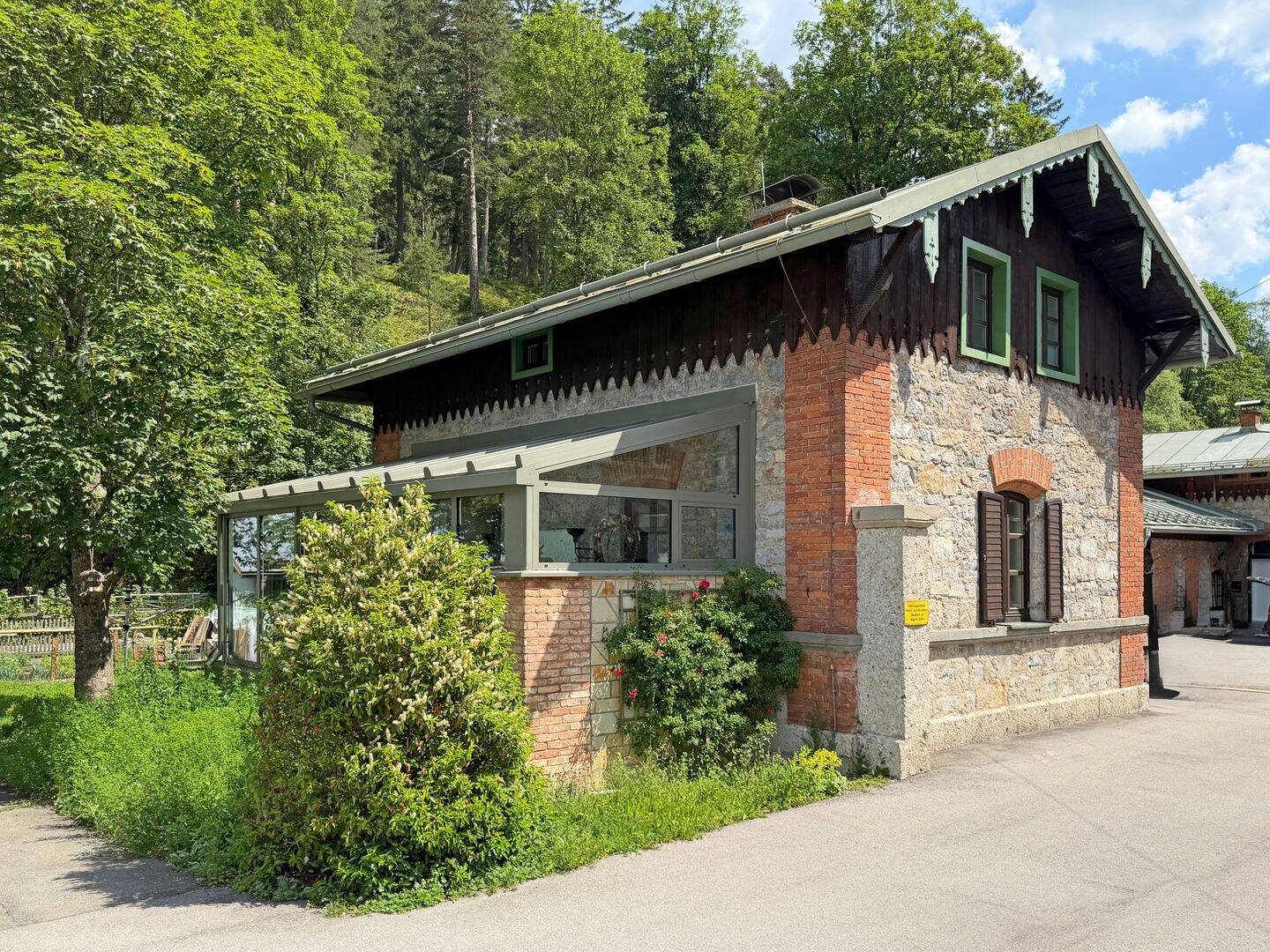 Traditionsreiches Zollhaus mit direktem Zugang zur Bergnatur, 82467 Garmisch-Partenkirchen