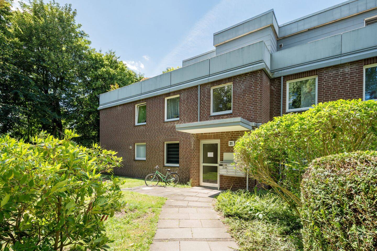Vermietete 3-Zimmer-Wohnung mit Dachterrasse und TG-Stellplatz in ruhiger Sackgassenlage, 22045 Hamburg (Wandsbek Jenfeld Tonndorf)