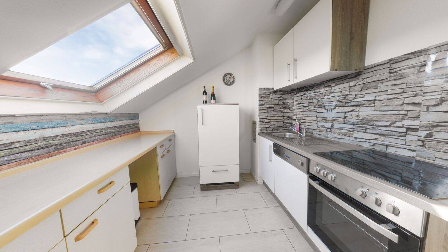 Charmante 2-Zimmer-Wohnung mit Balkon, Garage und Stellplatz, 71332 Waiblingen