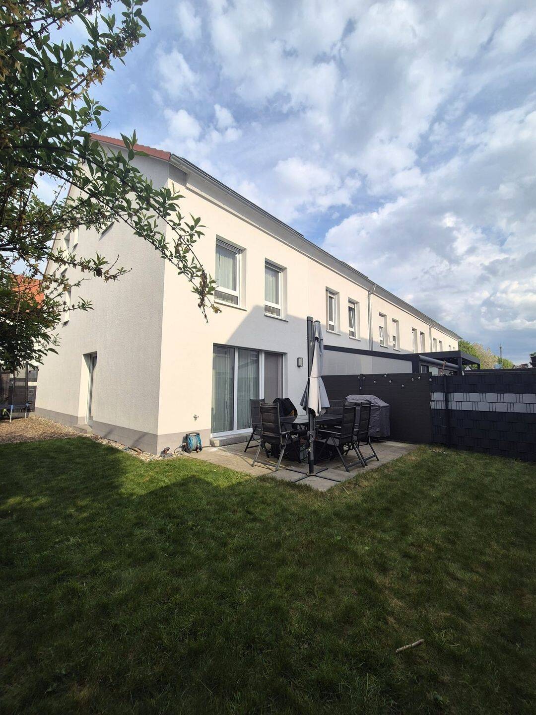 Neuwertiges Reihenendhaus mit Garten, PV-Anlage & hochwertiger Ausstattung in Landau-Hochstadt, 76829 Landau in der Pfalz